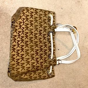Michael Kors, beige large tote very good condition